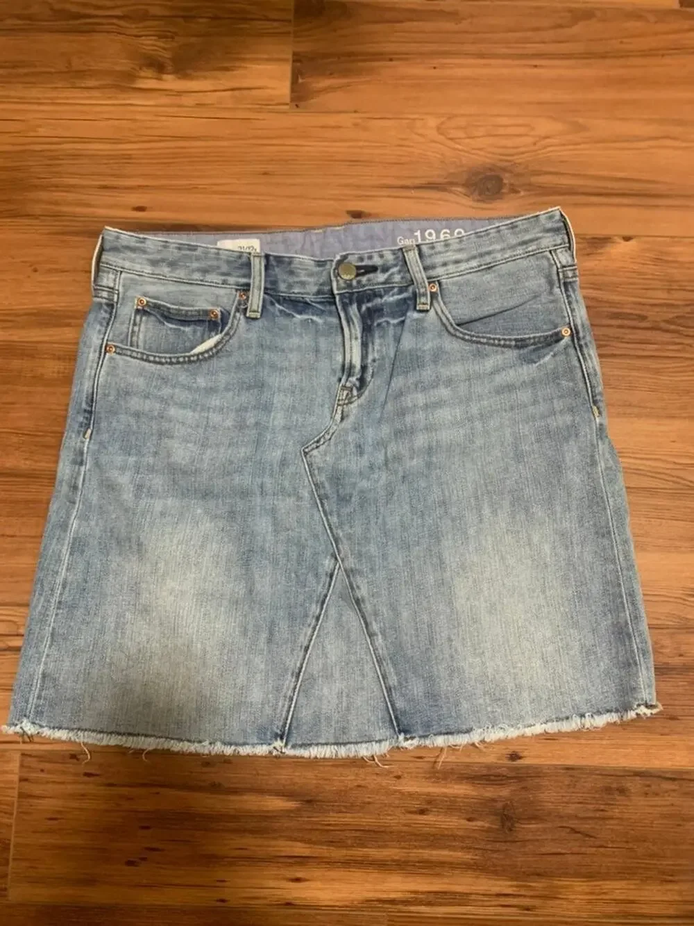 Women's GAP 1969 Denim Jean Mini Skirt Size 31 / 12T Light Wash 100% Cotton